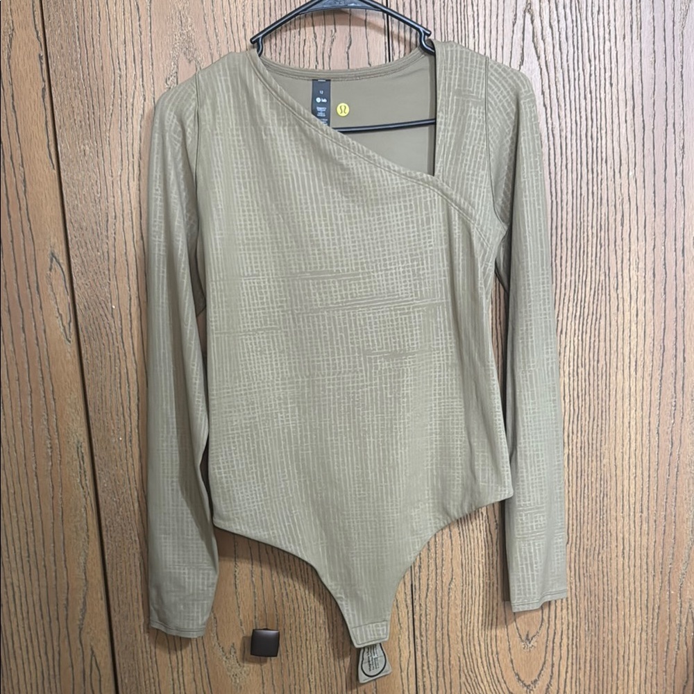 LululemonLab Asymmetrical Long Sleeve Bodysuit Sz12 Disrupt Grid Emboss Frontier